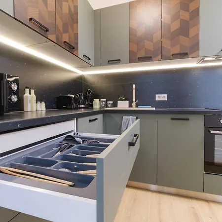 Modern 1-bedroom With Free Parking דירה *