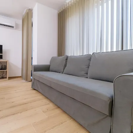 Modern 1-bedroom With Free Parking דירה