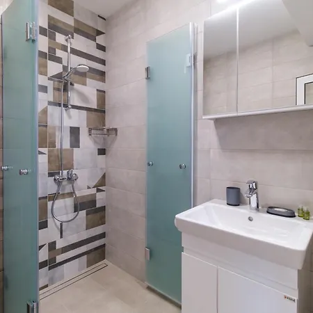 Modern 1-bedroom With Free Parking *