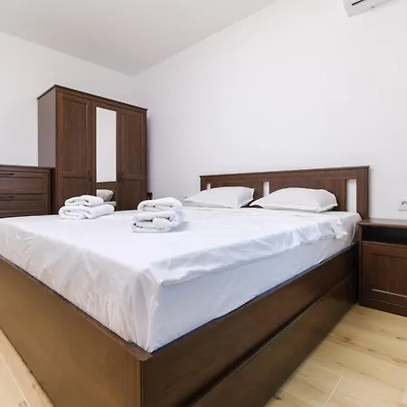 Modern 1-bedroom With Free Parking