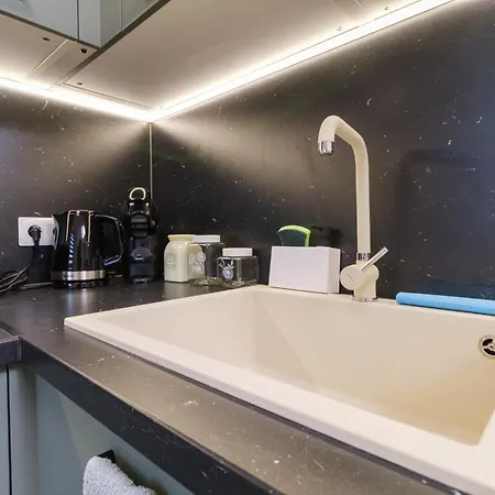 Modern 1-bedroom With Free Parking Appartamento *