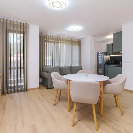 Modern 1-bedroom With Free Parking Lejlighed