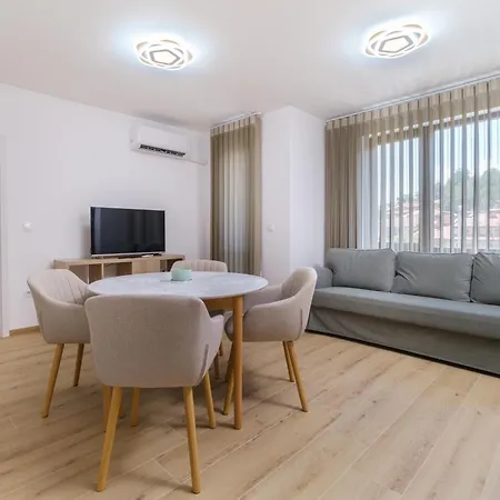 Modern 1-bedroom With Free Parking Διαμέρισμα *