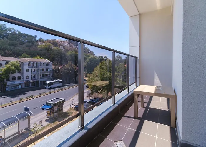 Daire Modern 1-bedroom With Free Parking