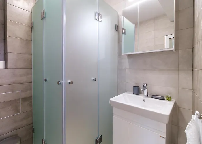 Modern 1-bedroom With Free Parking Daire